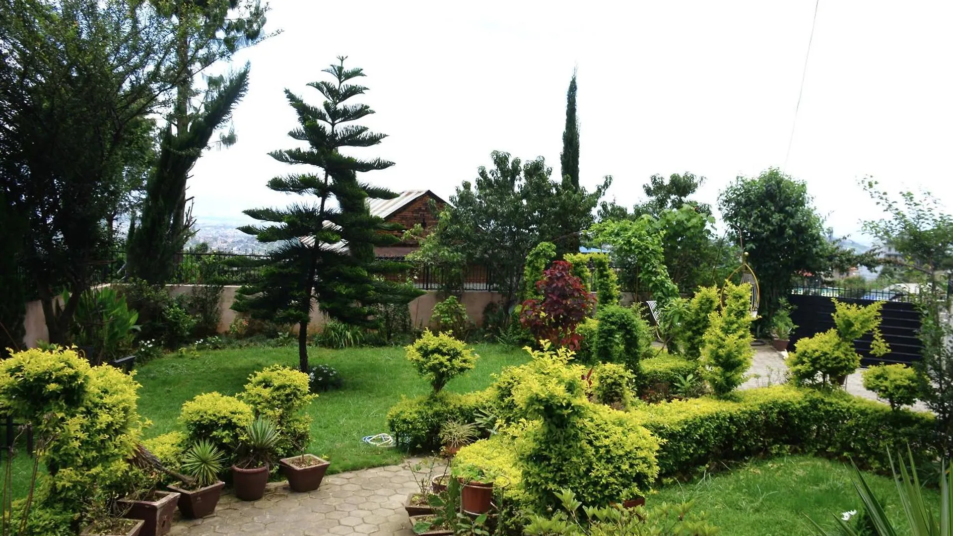 カトマンズ Beautiful House And Gardenヴィラ